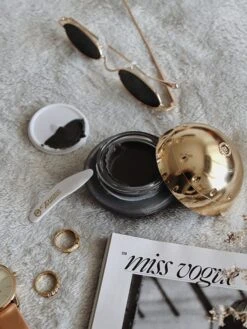 Classic Miracle Noir Mask -Glow Haven Shop 63bd5655e0980 A10